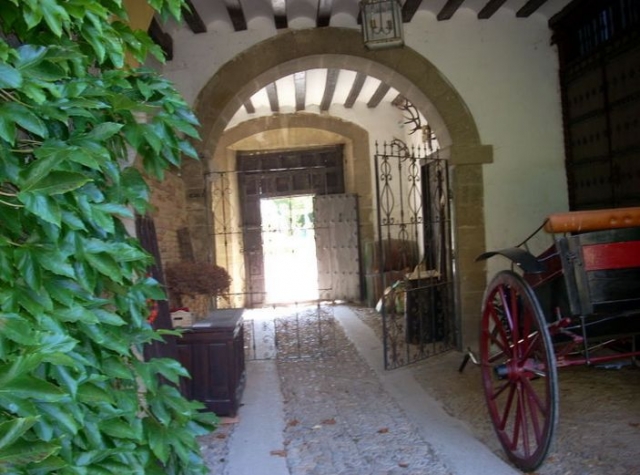 entrada de una puerta en arco